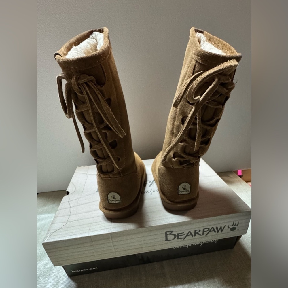 Bearpaw Phylly Youth Winter Boots -
Size 4 - Picture 2 of 8